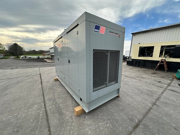 275 KW MTU #6090HF485, diesel generator w/enclosure, 9 liter J Deere engine, 277/480 Volts, Tier 3 - Image 3