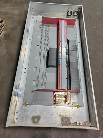 1200 Amp. Square D #HCWM-I-Line, Panelboard, 3 phase, 120/208 VAC, 4 W, 56 Space - Image 4