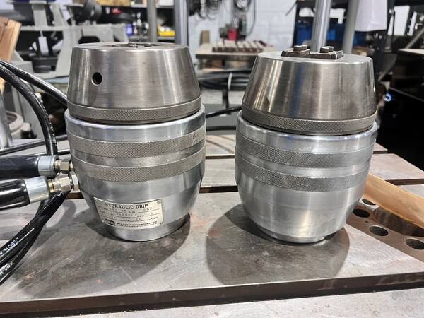 22 KIP (100kN), MTS #641.35, hydraulic fatigue rated wedge grips, 9.2" height, 5.8" dia. - Image 1
