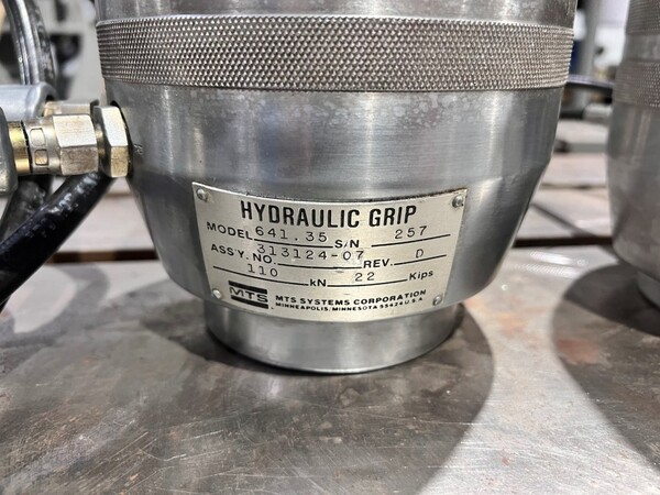 22 KIP (100kN), MTS #641.35, hydraulic fatigue rated wedge grips, 9.2" height, 5.8" dia. - Image 3