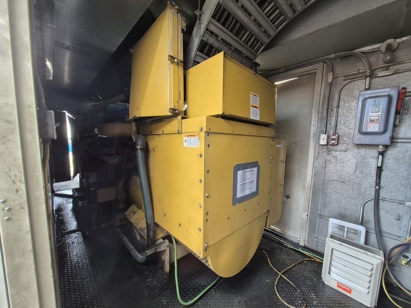 Finning diesel generator set, with 1000 KVA Caterpillar 3412 engine in container, 480 Volts - Image 2