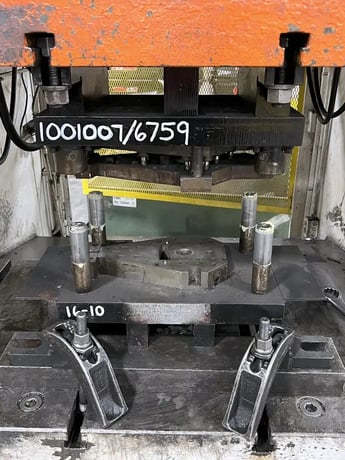 100 Ton, Aida #PD010, mechanical press, 6.6"stroke, 2.9"adj., 50 SPM, 64.9"x23.5" bolster area - Image 3