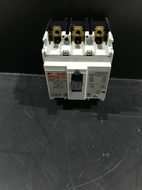 Fuji electric bw3232aag circuit breaker new - Image 1