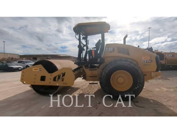 Caterpillar CS11GC, Vibratory Single Drum Pad, 522 hours, S/N: RFL00555, 2023 - Image 1