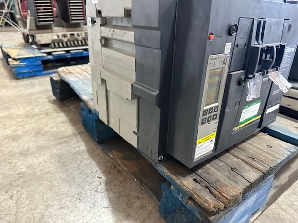 1600 Amps, Schneider, NW16L1, motorized electronic breaker for paralelling, like new, 2020 - Image 2