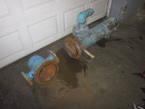 23.5 sq.ft., 300 psi shell, 300 psi tube, Bell & Gossett, U-tube shell & tube heat exchanger, 1989 - Image 1