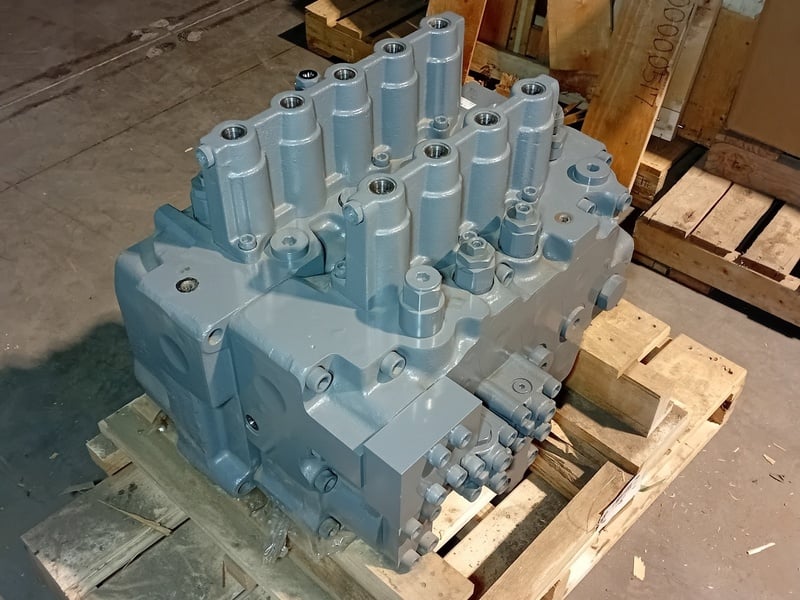 John Deere #YA00000517, control valve, fits ZX850 - Image 3