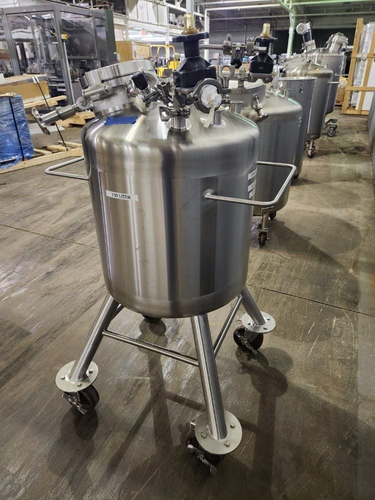 40 gallon Portable Tank, Stainless Steel, 22" diameter x 20" straight side, 8" Top Access, 1.5" Center Bottom - Image 3