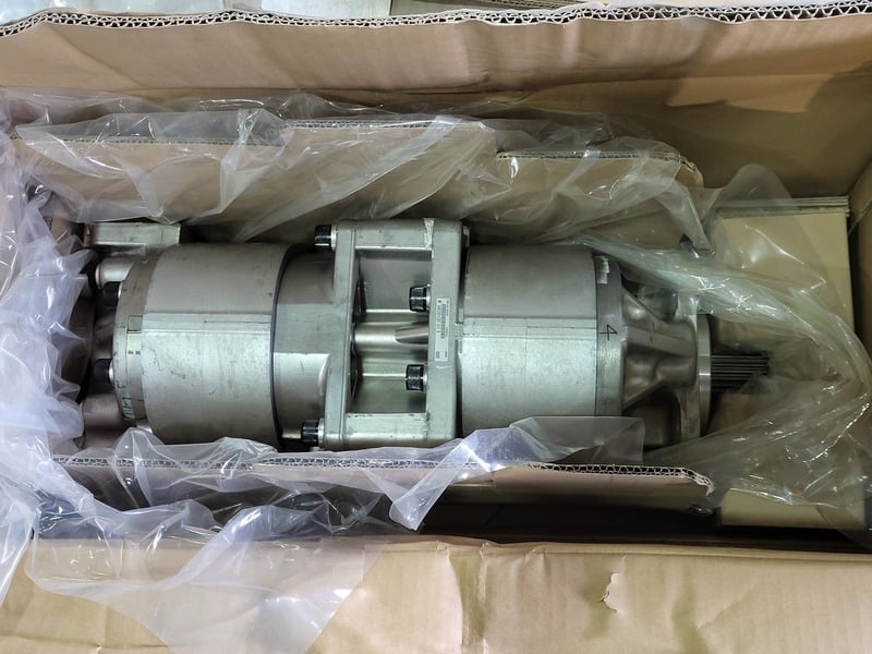 Komatsu #705-52-42090, hydraulic pump, new - Image 6