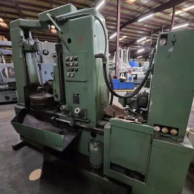 Gould & Eberhardt #24H, gear hobber with special gooseneck head attachment, differential, infeed, tailstock - Image 3