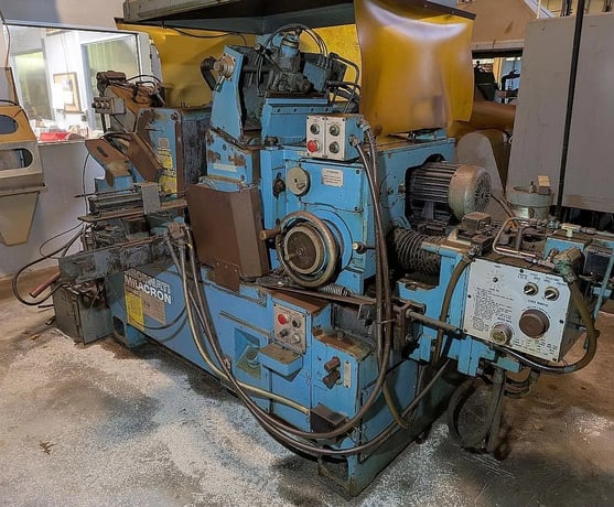 Cincinnati Milacron No. 220-8 Mdl. DR, centerless grinder, 3" work rest, 20" x 8" x 12" wheel, 1977 - Image 1