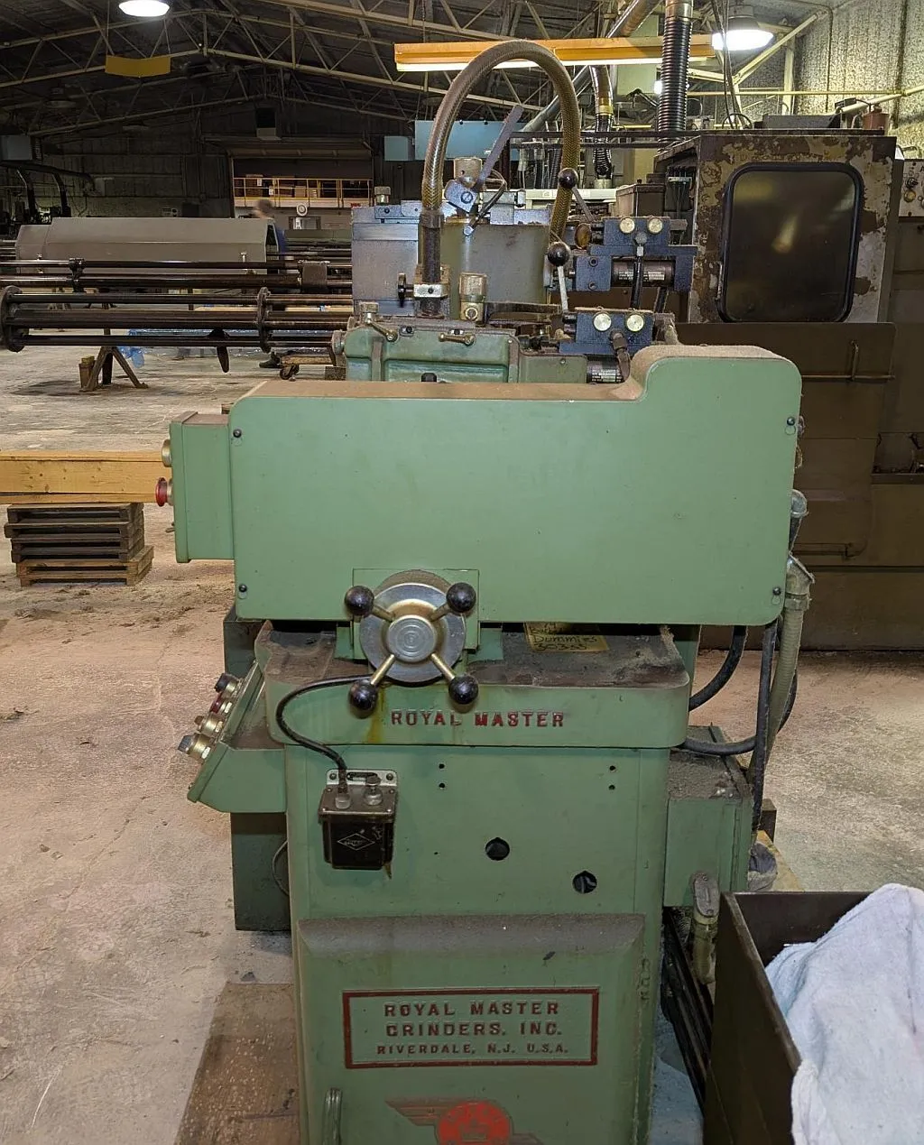 Royal Master No. TG12X4, precision centerless grinder, 1.5" capacity, 12" wheel diameter, dual hydraulic OTW - Image 6