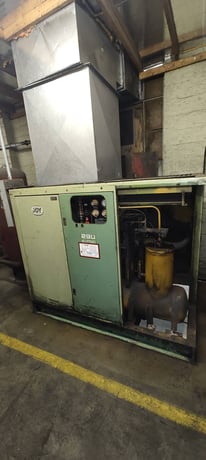 275 cfm, 110 psi, Joy #TA290EAA4AE. Rotary Screw Air Compressor, w/ refrigerated air dryer & hold tank, 460 V. - Image 3