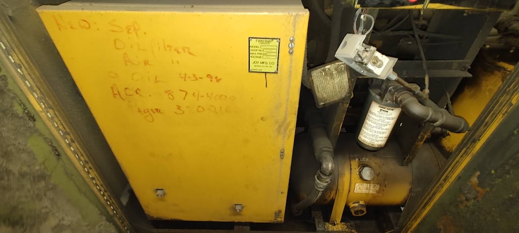 275 cfm, 110 psi, Joy #TA290EAA4AE. Rotary Screw Air Compressor, w/ refrigerated air dryer & hold tank, 460 V. - Image 8