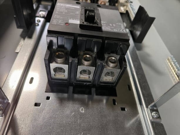 225 Amp. Square D, NQ430L2C, Panelboard Switch, 240 VDC, 48 VDC, 3ph, 4 wire, 3R, 30 space, w/ key - Image 5