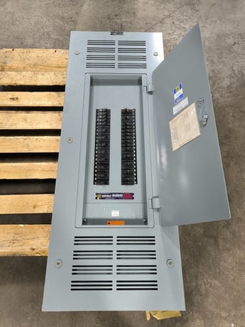 400 Amp. Square D, NQOD442L400CU, Panelboard, 120/208 VAC, 3 PH, 4 wire, 42 Space, w/ 28 breakers - Image 1