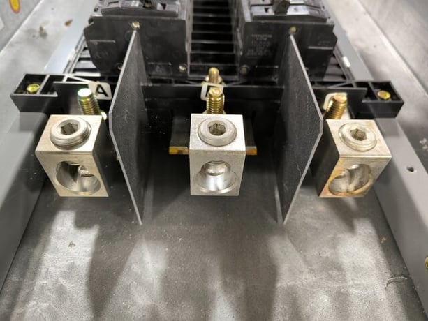 400 Amp. Square D, NQOD442L400CU, Panelboard, 120/208 VAC, 3 PH, 4 wire, 42 Space, w/ 28 breakers - Image 4