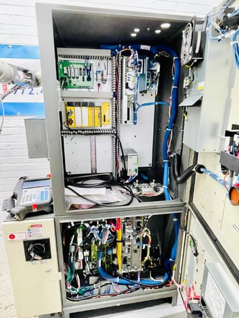 Fanuc, P-250iB/15, paint robot, less than 600 hours, 2015 - Image 10