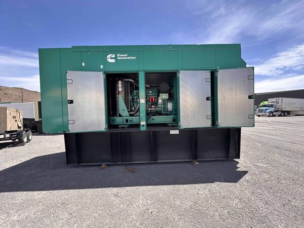 250 KW Cummins #DQDAA-1535781, diesel generator set, sound attenuated enclosure, 480 Volts, 2016 - Image 2