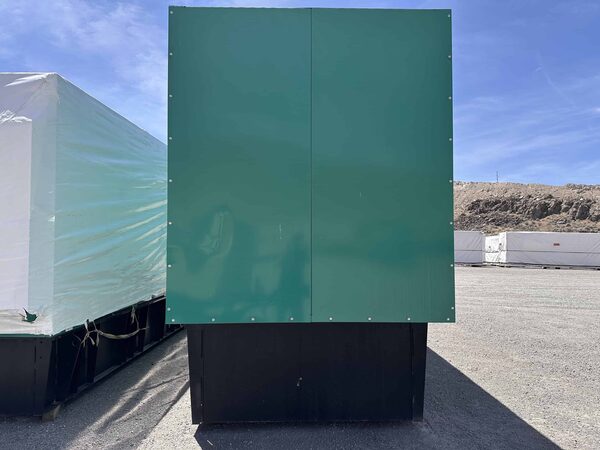 250 KW Cummins #DQDAA-1535781, diesel generator set, sound attenuated enclosure, 480 Volts, 2016 - Image 3