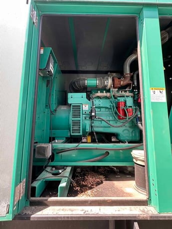 250 KW Cummins #DQDAA-1535781, diesel generator set, sound attenuated enclosure, 480 Volts, 2016 - Image 6
