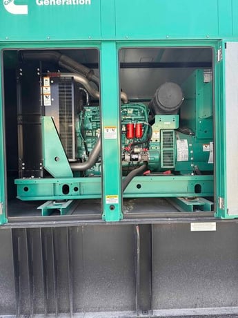 250 KW Cummins #DQDAA-1535781, diesel generator set, sound attenuated enclosure, 480 Volts, 2016 - Image 7