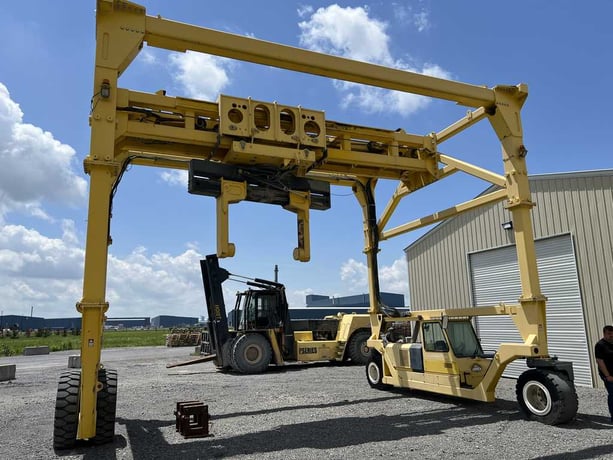 40 Ton, Combilift #SC3, mobile crane lift, 80" coil width, 8.8' vertical lift, John Deere engine - Image 10