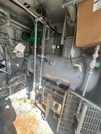 220 HP Gardner Denver #SSQG99B, screw compressor, 1-stage, Caterpillar G3306 NG engine, 2009 - Image 3