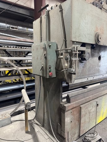 175 Ton, De Laurice #17510, Hydraulic Press Brake, 121.5" overall, 124" between housing, 6" stroke, 14" Shut - Image 4