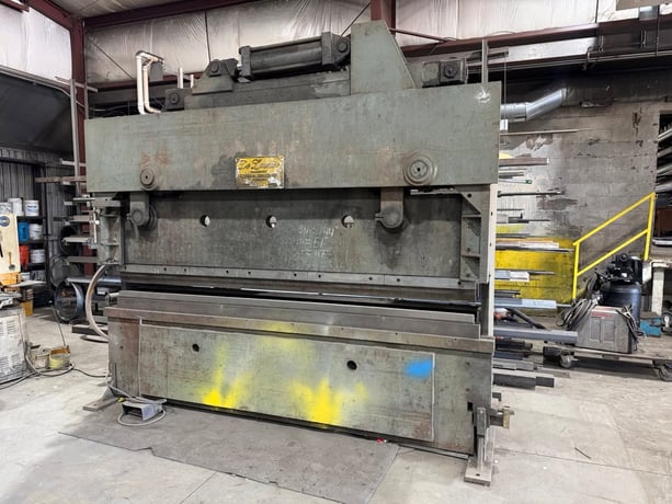 175 Ton, De Laurice #17510, Hydraulic Press Brake, 121.5" overall, 124" between housing, 6" stroke, 14" Shut - Image 6