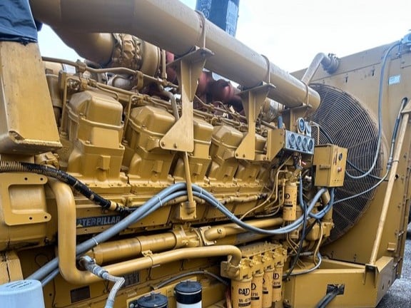 1500 KW Caterpillar #3516, 277/480 Volts, 3-phase, 2299 hours, 2168 HP @ 1800 RPM, Kato 4P6-3300 generator - Image 5