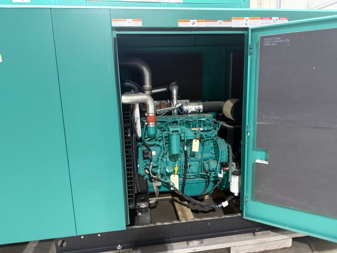 125 kW Cummins #C125D6D, Diesel Generator, 480 Volts, 3 phase, sound attenuated enclosure, 2023 - Image 5