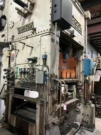 200 Ton, Verson #S2, 6" stroke, 33" Shut Height, 60" x48" bed, 40-80 SPM, cushion, 1973 - Image 2