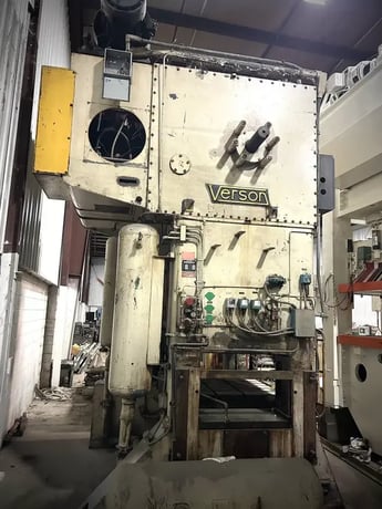 200 Ton, Verson #S2, 6" stroke, 33" Shut Height, 60" x48" bed, 40-80 SPM, cushion, 1973 - Image 4