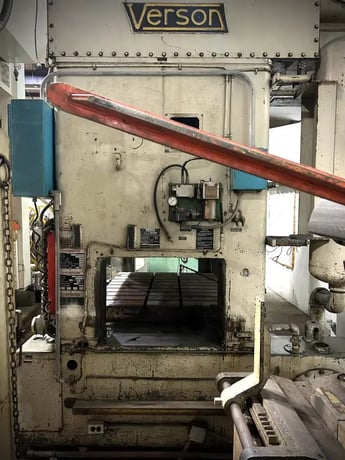 200 Ton, Verson #S2, 6" stroke, 33" Shut Height, 60" x48" bed, 40-80 SPM, cushion, 1973 - Image 6