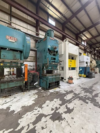 250 Ton, Niagara #E-250, single point gap press, 10" stroke, 22" Shut Height, 6" adj., 58" x34" bed, 32 SPM - Image 2