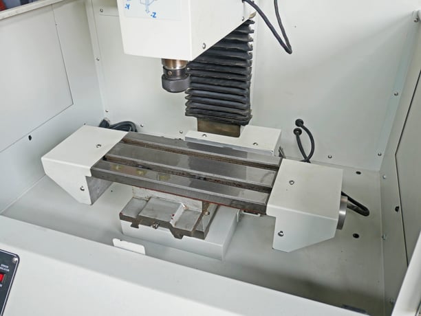 Lab-Volt Automation #5600-B0, CNC Mill, 7.5" X, 4" Y, 8" Z, 5.5" x 12" Table, 8.5" Clearance, 1 -1.5 HP, 3400 - Image 7