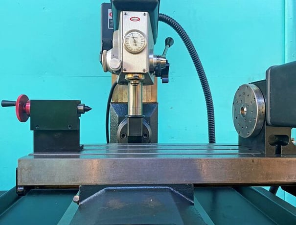 Servo #M-7844-842, CNC mini-mill w/4th Axis Rotary Table, 10" X, 5.25" Y, 3.5" Z, 16.75" x 5" Table, (3) 3/8" - Image 4