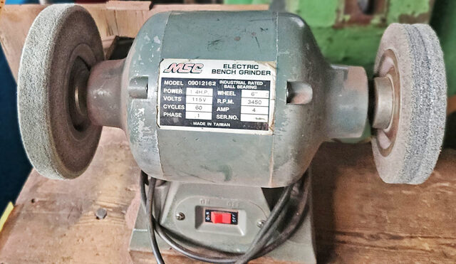 8"/6" Central Machinery/MSC, Grinders on Bench, Qty. 2, 1/2" Arbor, 1/4 HP, 3450 RPM, 115 V - Image 7