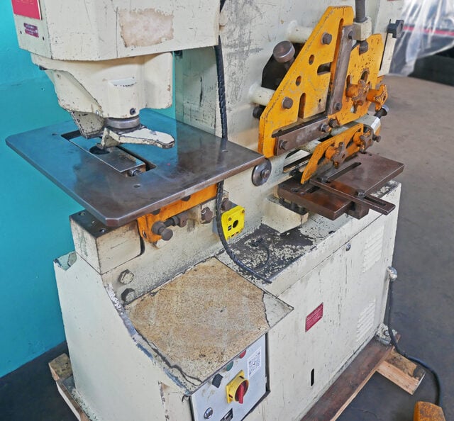 4.5" x 4.5" x 3/8" Geka Ironworkers #H-50, Multi-Station Ironworker, 55 Ton capacity, 1.125" x 0.5" Punch - Image 7