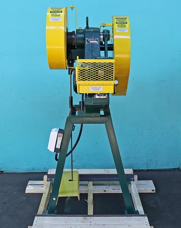 2" x 2" x 1/4" Rogers #Bantam, Ironworker, 10 Ton capacity, 3.7" Shut height, 1/2" Punch Hole thru 1/4" - Image 2
