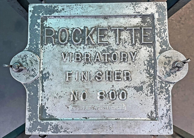 Rockette #800, Vibratory Finisher/Tumbler, 28" height, 1/2 HP, 110 V - Image 8