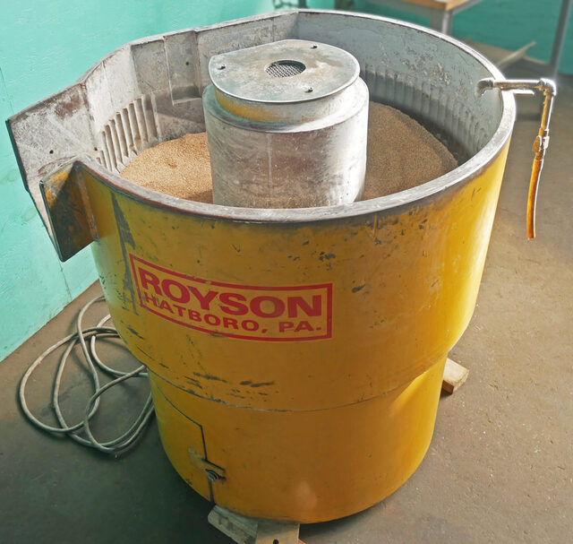 5 cu.ft. Royson #5-CTV, Round Bowl Vibratory Finisher w/No Separation, 10.8" width x 15" D Channel, 43.6" - Image 1