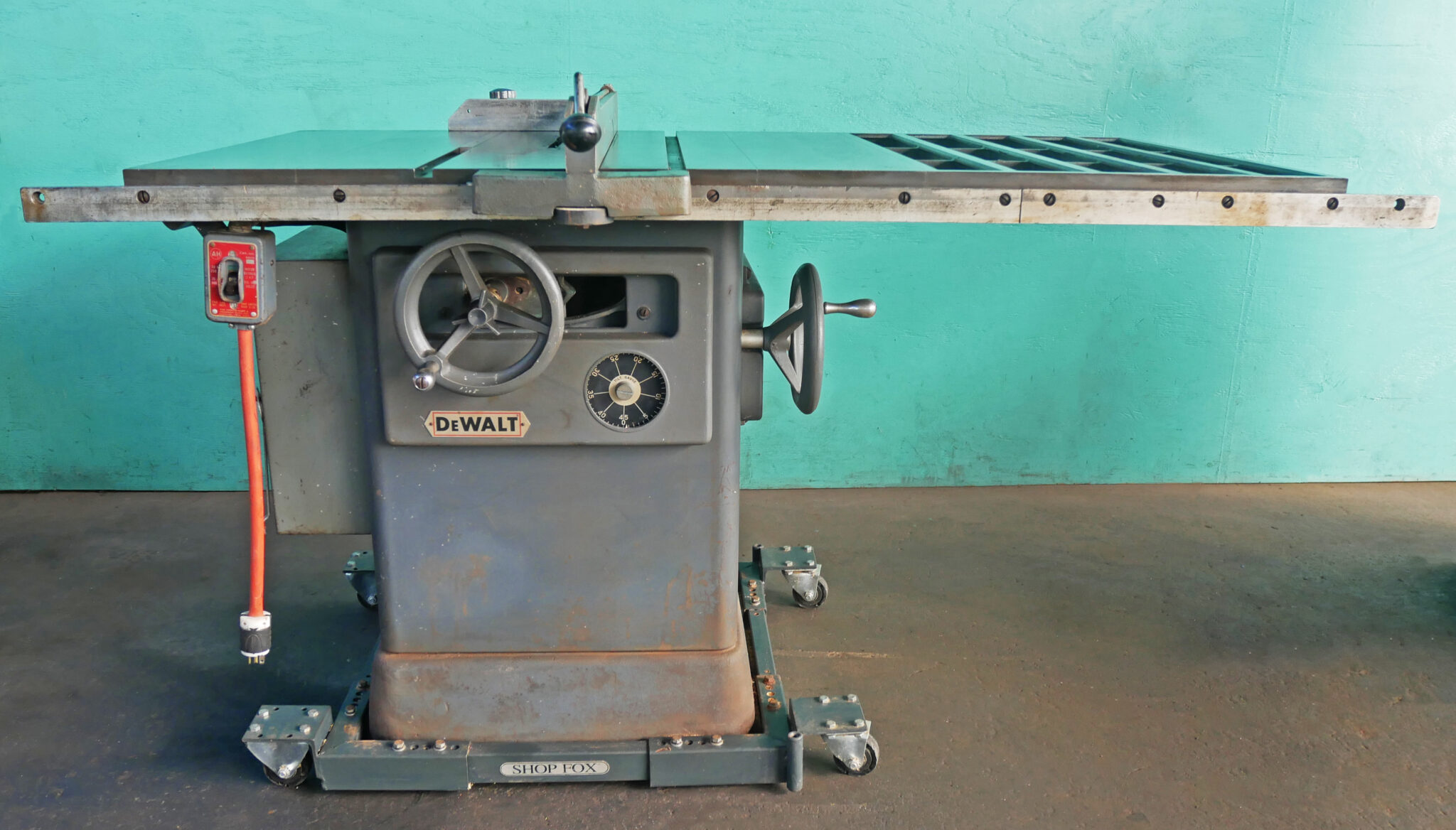 Dewalt #142, Table Saw, 10" Balde Capacity, 36" Rip Fence w/Extension, 53.75" x 27.5" Table, 120 V - Image 1