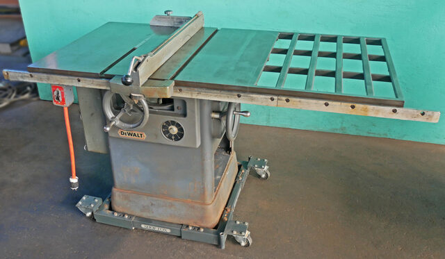 Dewalt #142, Table Saw, 10" Balde Capacity, 36" Rip Fence w/Extension, 53.75" x 27.5" Table, 120 V - Image 5