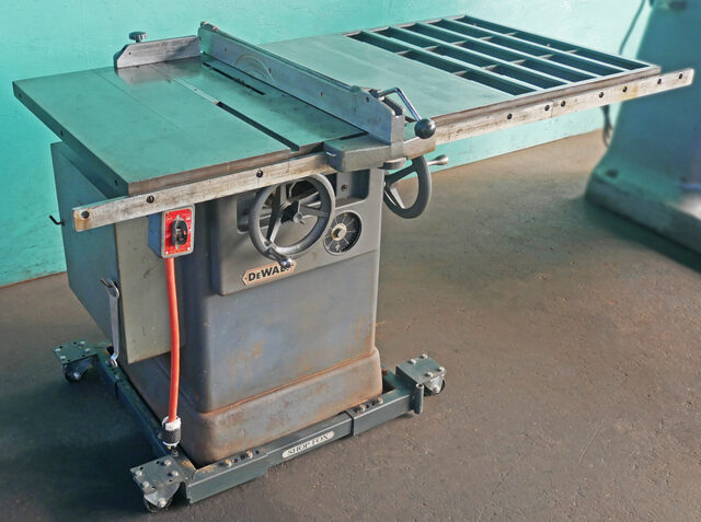 Dewalt #142, Table Saw, 10" Balde Capacity, 36" Rip Fence w/Extension, 53.75" x 27.5" Table, 120 V - Image 6