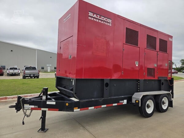 400 KW Baldor, towable generator, 3-phase, John Deere 6135 engine, enclosure - Image 2