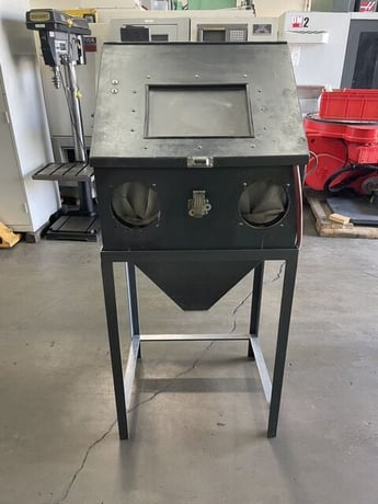 26" x 20" x 59" Trinco #CDB, Blast Cabinet - Image 1
