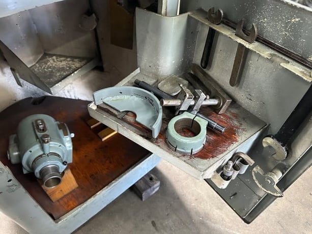 Pratt & Whitney #R-6, Tool & Radius Grinder, 4.5" flute, 10-7/8" x 6-7/16" table, 3.25" adj - Image 6