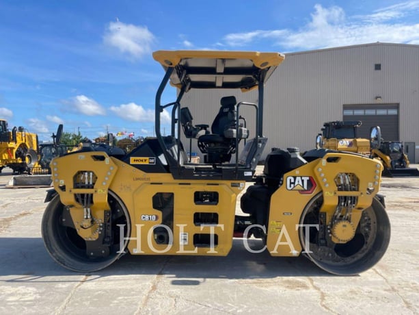 Caterpillar CB10, Vibratory Single Drum Asphalt, 77 hours, S/N: L9R00535, 2023 - Image 1